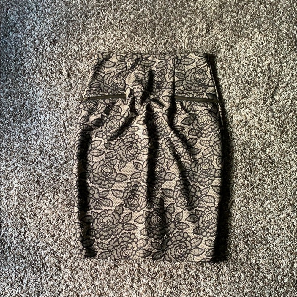 Pencil skirt with rose design